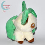 Pokémon Leafeon plüss oldalról