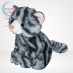 Ülő plüss cica, szürke, cirmos (14 cm), balról