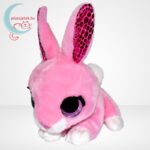 COCO Surprise: Ella, a tölcséres rózsaszín, csillogó szemű plüss nyuszi, balról