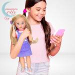 Call me Chloe magyarul beszélő divatos interaktív baba a kézben, mobiltelefonnal (42 cm)