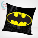 Batman: A Batman jel mintás fekete díszpárna (40×40 cm)