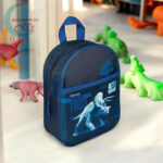 Jurassic World: Ovis hátizsák 3D hatású domború Triceratops mintával a földön