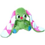 Kockásfülű nyúl ülő plüss figura (23 cm)
