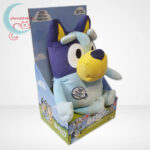 Bluey: Magyarul beszélő Bluey plüss jobbról (33 cm)