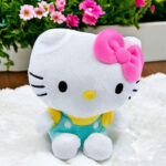 Hello Kitty plüss cica türkizkék ruhában a szőnyegen (14 cm)