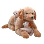 Hatalmas, XXL méretű, fekvő golden retriever plüss kutya a kölykeivel, 76 cm (Wild Republic)