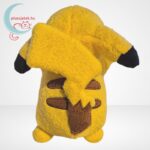 Pokémon: Alvó plüss Pikachu plüss, 15 cm (Jazwares), felülről