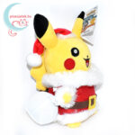 Mikulás Pikachu pokémon plüss jobbról