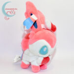 Pokémon Sylveon plüss jobbról