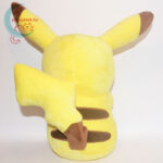 Szerelmes 32 cm-es Pikachu Pokémon plüss hátulról