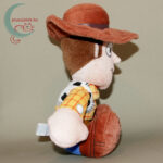 Toy Story Woody plüss figura jobb oldalról