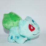 Pokemon Bulbasaur plüssfigura oldalról