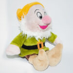 Sneezy (Hapci) törp jobb elölről