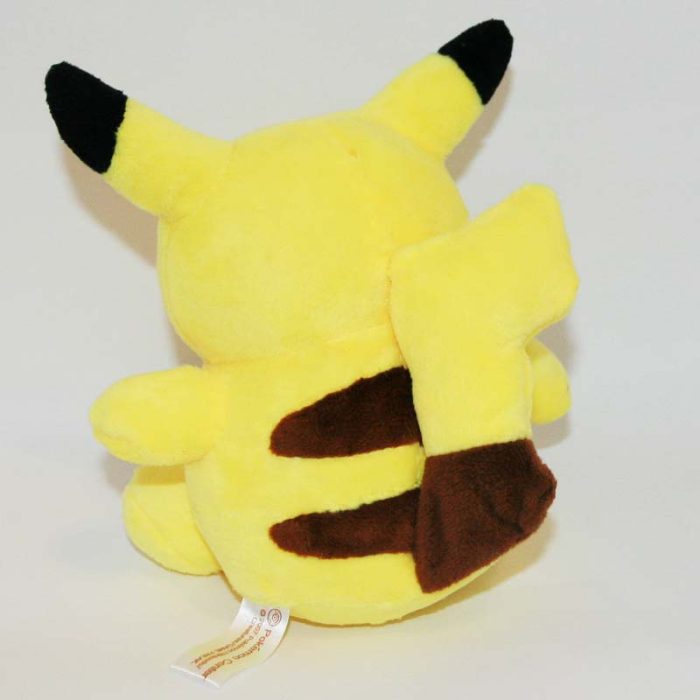 Pikachu pokémon plüss hátulról